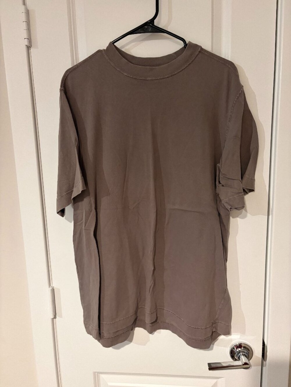 Large Men's Vintage-Inspired Worn-In Tee Chocolate Brown Wash